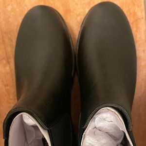 NEVER WORN -- Cushionaire Women's Sasha Slip On Chelsea Boot - SIZE 9W